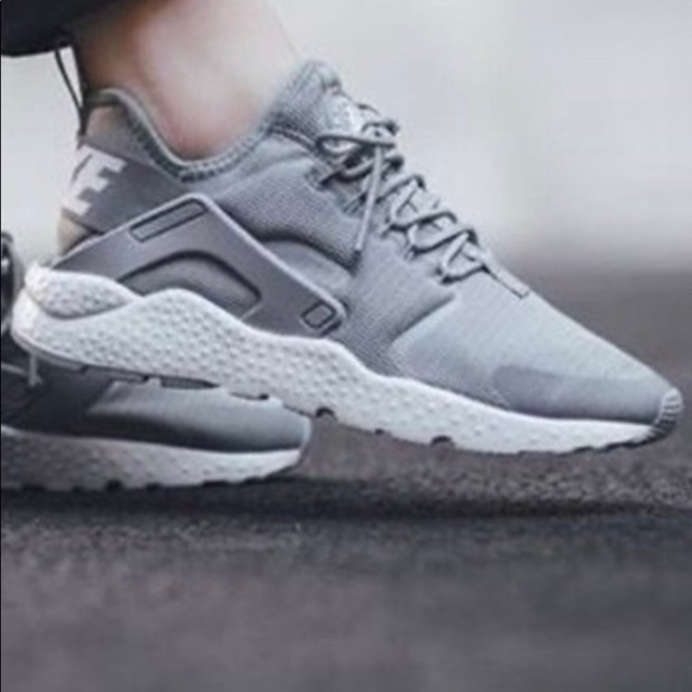 nike grey huaraches